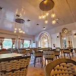 Rose Garden Premium Timebasishotel *