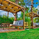 Timebasishotel Rose Garden Premium