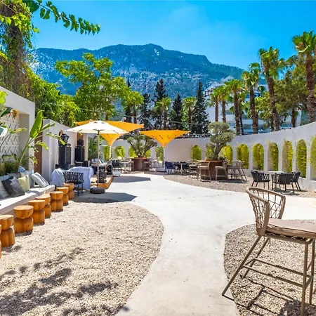 Love hotel Rose Garden Premium