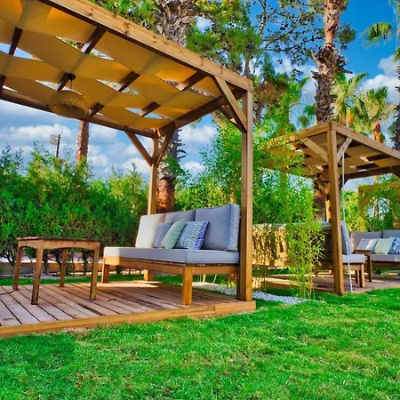 Love hotel Rose Garden Premium